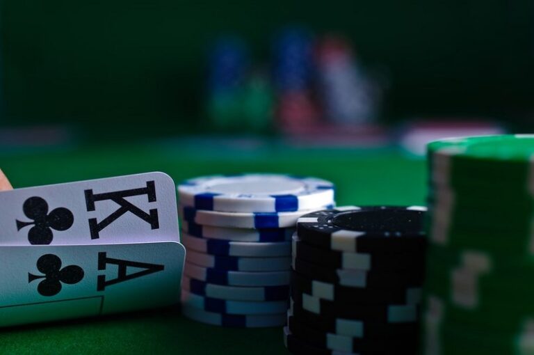 Kỹ thuật bluff poker 5 lá - Chiến lược tinh tế trong trò chơi thẻ bài Kỹ thuật bluff poker 5 lá - Chiến lược tinh tế trong trò chơi thẻ bài