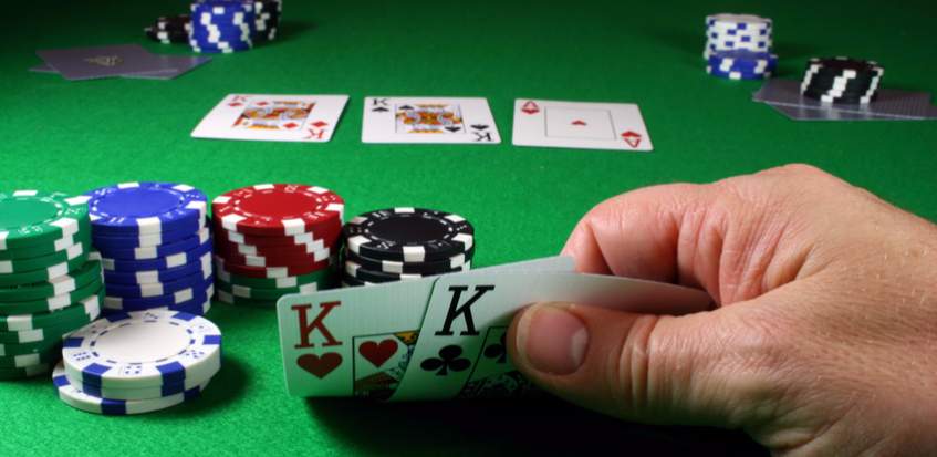 Kỹ thuật bluff poker 5 lá - Chiến lược tinh tế trong trò chơi thẻ bài Kỹ thuật bluff poker 5 lá - Chiến lược tinh tế trong trò chơi thẻ bài