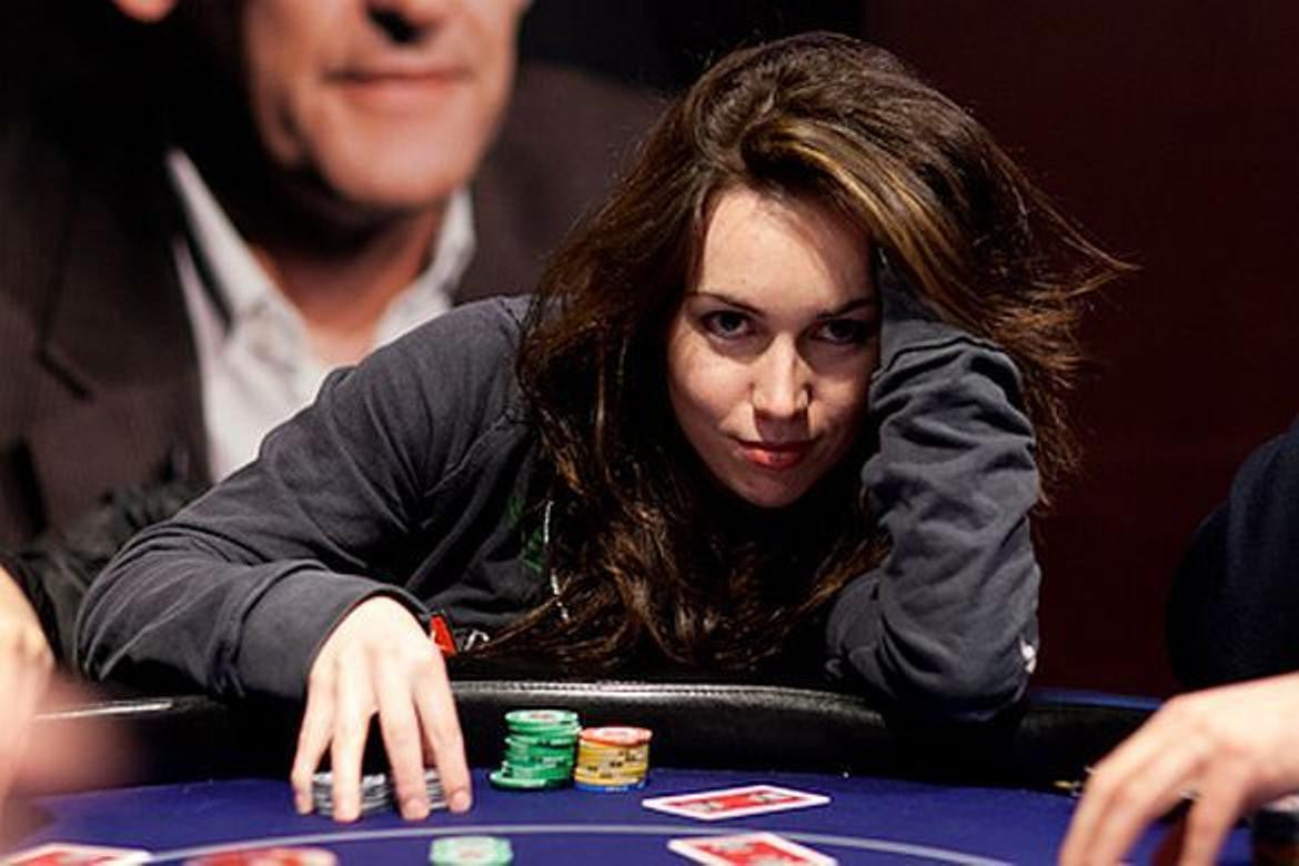 Kỹ thuật bluff poker 5 lá - Chiến lược tinh tế trong trò chơi thẻ bài Kỹ thuật bluff poker 5 lá - Chiến lược tinh tế trong trò chơi thẻ bài